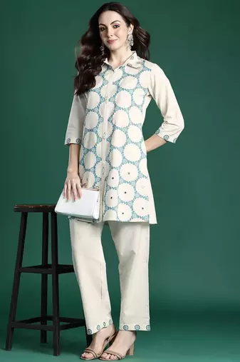 Women Floral Printed Regular Kurti with Trousers