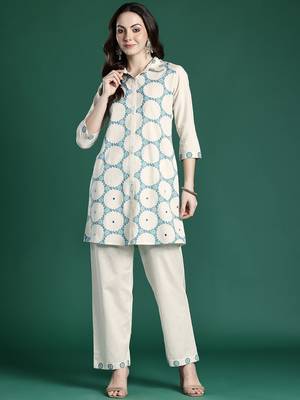 Women Floral Printed Regular Kurti with Trousers 4
