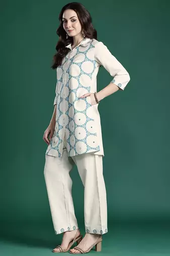 Women Floral Printed Regular Kurti with Trousers