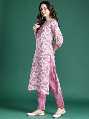 Floral Printed Kurta with Trousers & Dupatta 5