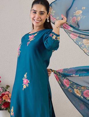 Floral Embroidered Round Neck Thread Work Straight Kurta & Trousers & Dupatta 3
