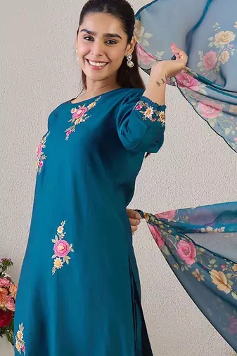 Floral Embroidered Round Neck Thread Work Straight Kurta & Trousers & Dupatta