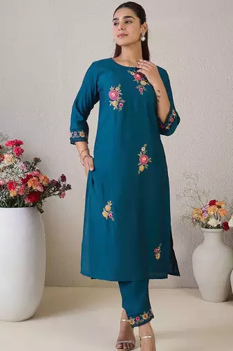 Floral Embroidered Round Neck Thread Work Straight Kurta & Trousers & Dupatta
