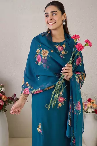 Floral Embroidered Round Neck Thread Work Straight Kurta & Trousers & Dupatta