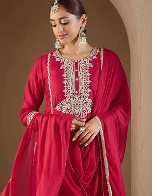 Women Paisley Yoke Design Regular Kurta with Trousers & With Dupatta 2