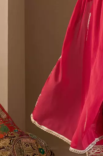 Women Paisley Yoke Design Regular Kurta with Trousers & With Dupatta