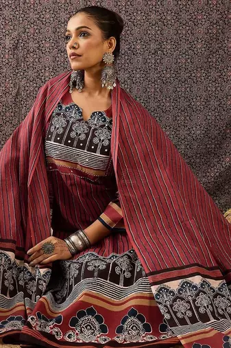 Women Floral Printed Regular Sequinned Pure Cotton Kurta with Trousers & With Dupatta