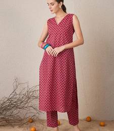 Floral Printed Pure Cotton Sleeveless V-Neck Straight Kurta With Trousers