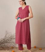 Floral Printed Pure Cotton Sleeveless V-Neck Straight Kurta With Trousers