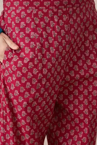 Floral Printed Pure Cotton Sleeveless V-Neck Straight Kurta With Trousers