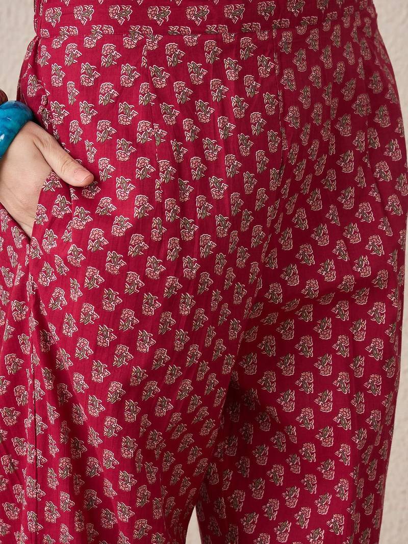 Floral Printed Pure Cotton Sleeveless V-Neck Straight Kurta With Trousers