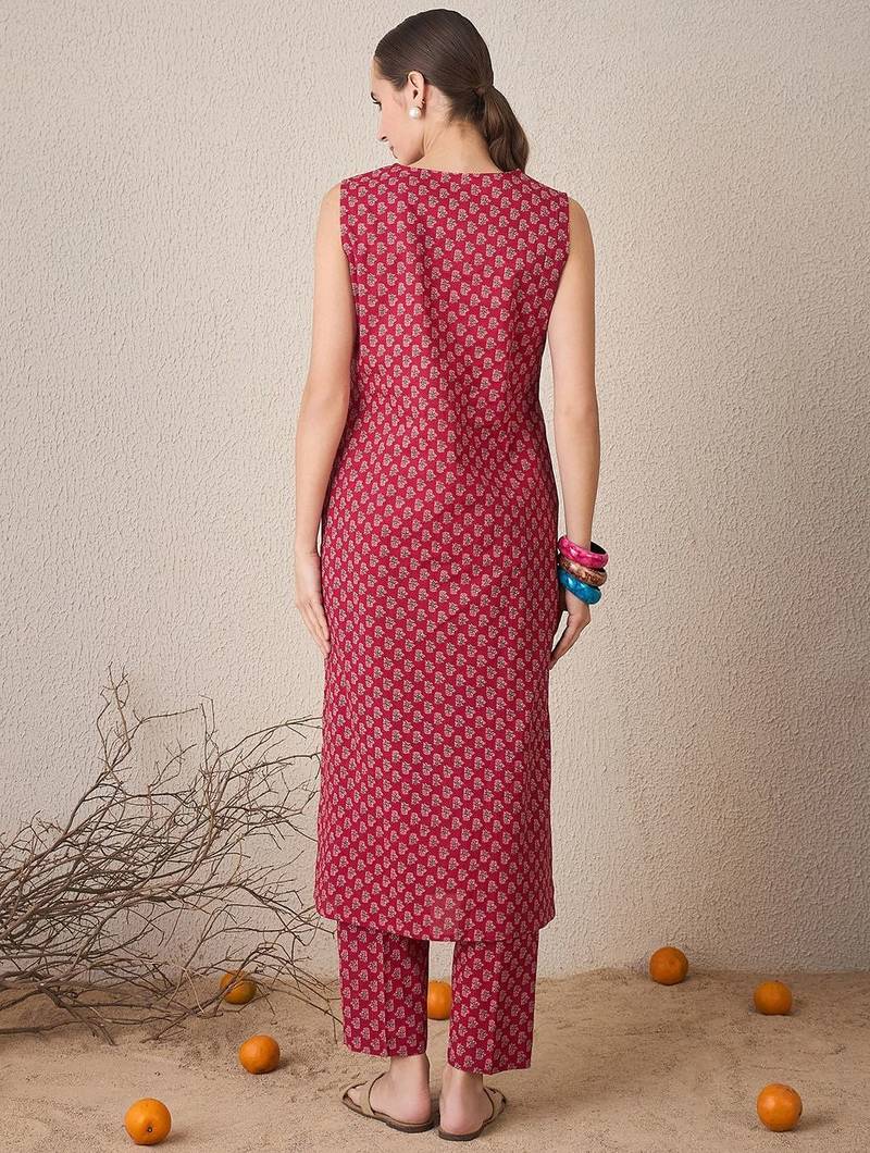 Floral Printed Pure Cotton Sleeveless V-Neck Straight Kurta With Trousers