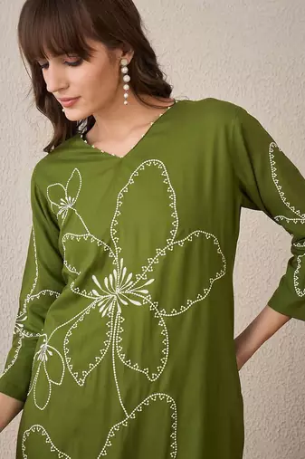 Floral Embroidered V-Neck Thread Work Straight Kurta With Trouser