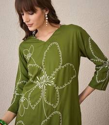 Floral Embroidered V-Neck Thread Work Straight Kurta With Trouser