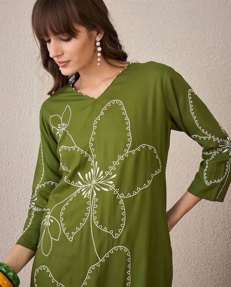 Floral Embroidered V-Neck Thread Work Straight Kurta With Trouser