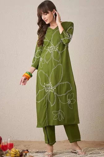 Floral Embroidered V-Neck Thread Work Straight Kurta With Trouser
