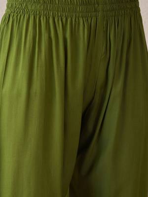 Floral Embroidered V-Neck Thread Work Straight Kurta With Trouser 3