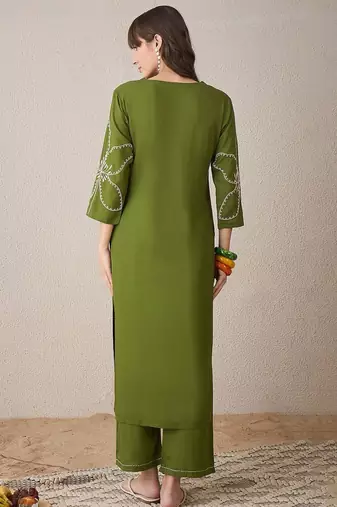 Floral Embroidered V-Neck Thread Work Straight Kurta With Trouser