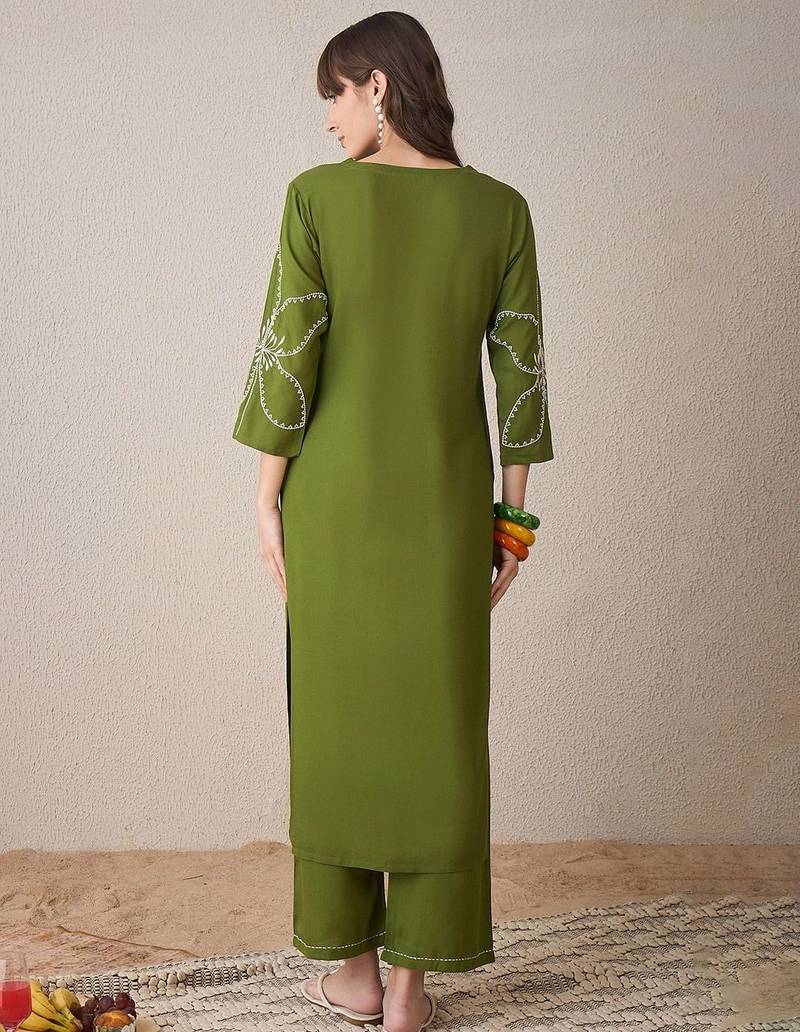 Floral Embroidered V-Neck Thread Work Straight Kurta With Trouser