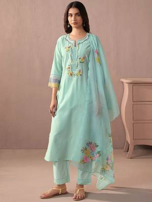 Women Floral Embroidered Regular Thread Work Kurta with Trousers & With Dupatta 1