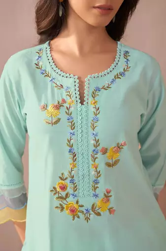 Women Floral Embroidered Regular Thread Work Kurta with Trousers & With Dupatta