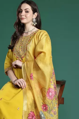 Ethnic Motifs Embroidered Sequinned Kurta with Trousers & With Dupatta