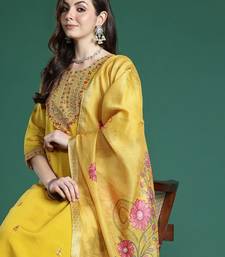 Ethnic Motifs Embroidered Sequinned Kurta with Trousers & With Dupatta