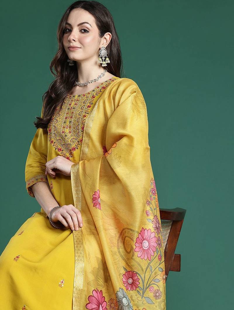 Ethnic Motifs Embroidered Sequinned Kurta with Trousers & With Dupatta