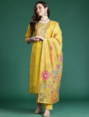 Ethnic Motifs Embroidered Sequinned Kurta with Trousers & With Dupatta 1