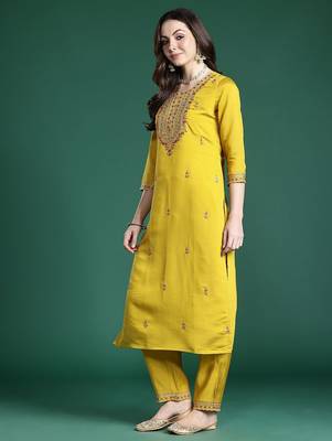 Ethnic Motifs Embroidered Sequinned Kurta with Trousers & With Dupatta 6