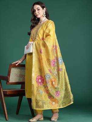 Ethnic Motifs Embroidered Sequinned Kurta with Trousers & With Dupatta 8