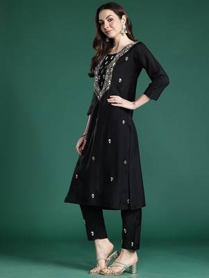 Floral Embroidered Thread Work Kurta with Trousers & With Dupatta 6
