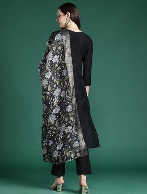 Floral Embroidered Thread Work Kurta with Trousers & With Dupatta 7