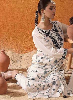 Women Floral Embroidered Regular Thread Work Kurta with Trousers & With Dupatta 2