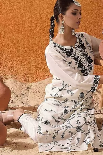 Women Floral Embroidered Regular Thread Work Kurta with Trousers & With Dupatta