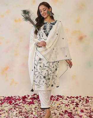 Women Floral Embroidered Regular Thread Work Kurta with Trousers & With Dupatta 1