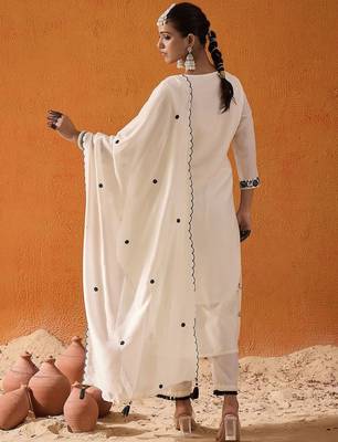 Women Floral Embroidered Regular Thread Work Kurta with Trousers & With Dupatta 4