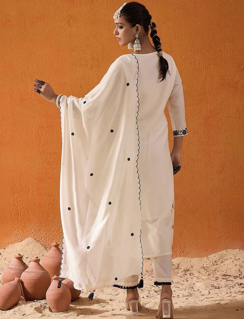 Women Floral Embroidered Regular Thread Work Kurta with Trousers & With Dupatta
