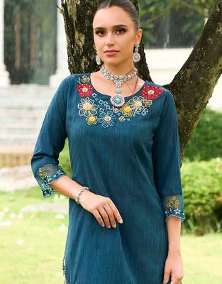 Floral Embroidered Regular Thread Work Kurta with Trousers & With Dupatta 3