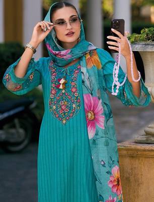 Floral Embroidered Regular Thread Work Pure Cotton Kurta with Trousers & Dupatta 2