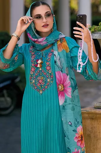 Floral Embroidered Regular Thread Work Pure Cotton Kurta with Trousers & Dupatta