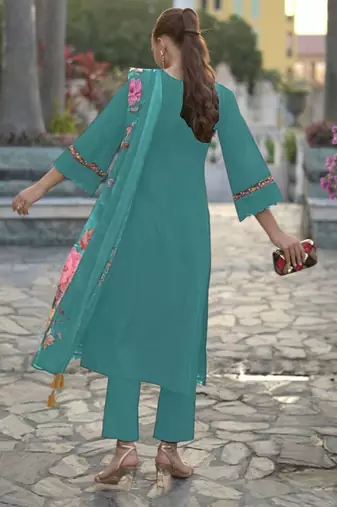 Floral Embroidered Regular Thread Work Pure Cotton Kurta with Trousers & Dupatta