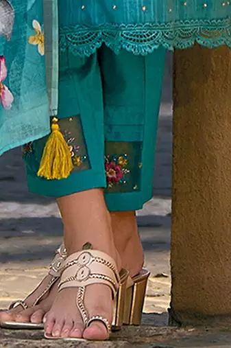 Floral Embroidered Regular Thread Work Pure Cotton Kurta with Trousers & Dupatta