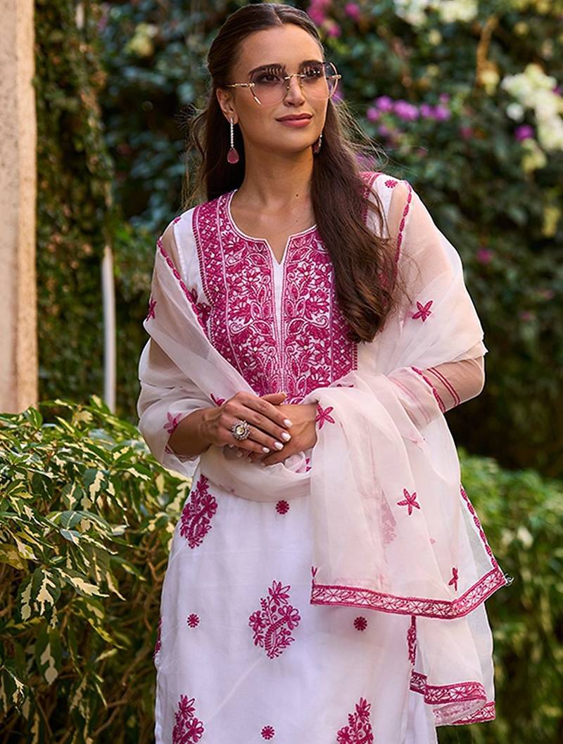 Women Floral Embroidered Regular Thread Work Kurta with Trousers & With Dupatta
