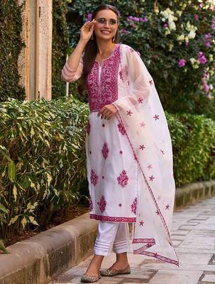 Women Floral Embroidered Regular Thread Work Kurta with Trousers & With Dupatta 1