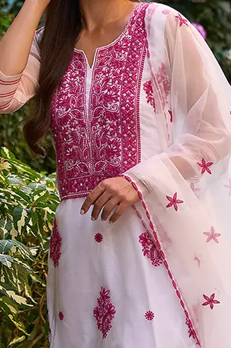Women Floral Embroidered Regular Thread Work Kurta with Trousers & With Dupatta