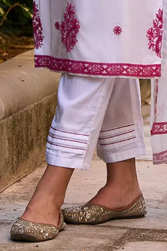 Women Floral Embroidered Regular Thread Work Kurta with Trousers & With Dupatta