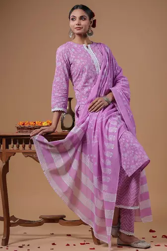 Women Lavender Floral Printed Regular Kurta with Palazzos & With Dupatta