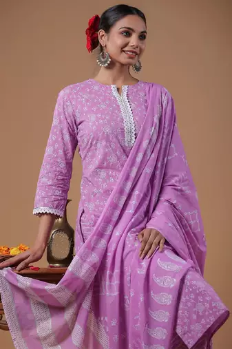 Women Lavender Floral Printed Regular Kurta with Palazzos & With Dupatta