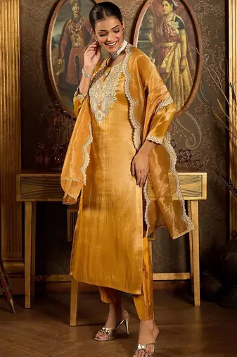 Floral Embroidered Round Neck Regular Liva Kurta With Trouser With Dupatta